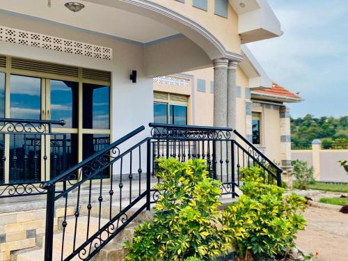 Western Region Bed & Breakfast | Kamu-Eco Safari Resort