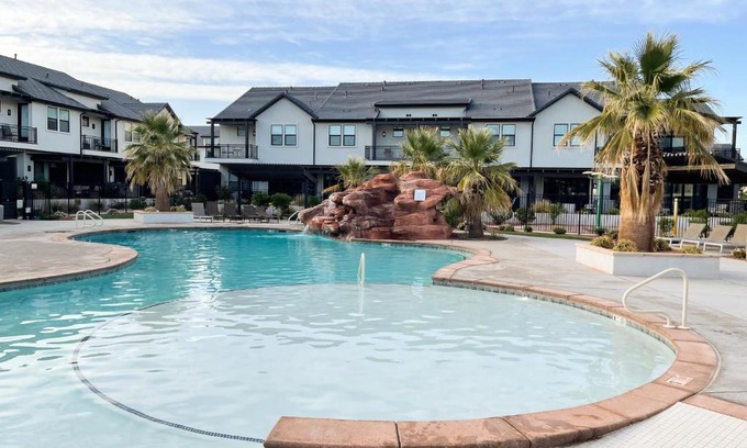 Santa Clara House | Kantada in the Sun - Poolside Retreat