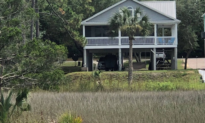 Steinhatchee House | Kapn's Jewel -Waterfront rental with boat slip located on the Steinhatchee River
