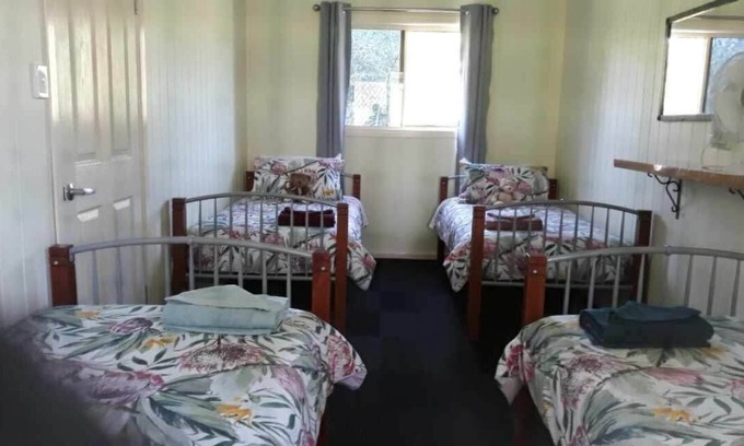 Knapp Creek Cabin | Karalee farmstay getaway with friendly animals