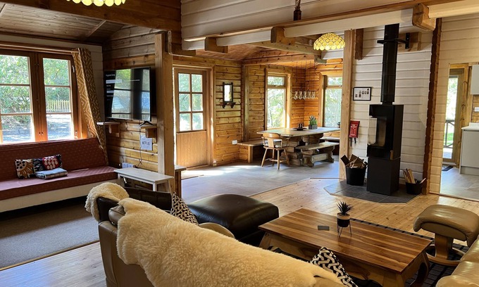 St Leonards Cottage | Karelia - Luxury Finnish Log Cabin w/Hot-tub