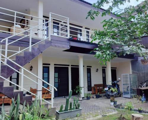 Malang House | Karjo Homestay syariah