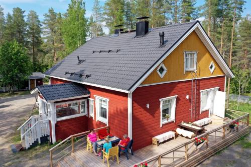 Kinnula Hotel | Karkausmäen Kammari