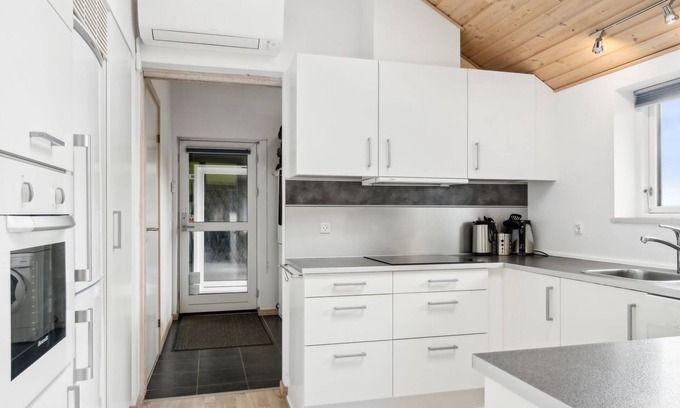 Ronde House | "Karoline" - 400m from the sea by Interhome