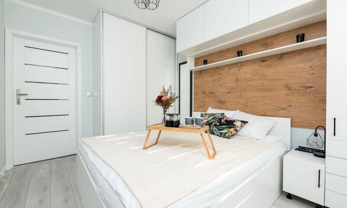 Stare Miasto District Apartment | Karpia Two-Bedroom Apt - 50m2, Parking, Balcony - by Rentujemy