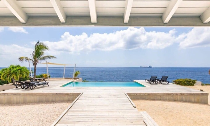 St. Marie Villa | Kas di Soño | Pool & Jacuzzi | Private Beach