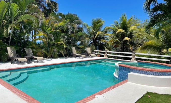 La Chumicosa Bed & Breakfast | Kasi at Paradise
