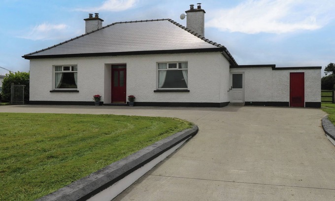 Keadue Cottage | KATE'S COTTAGE, pet friendly, with open fire in Ballina, County Mayo