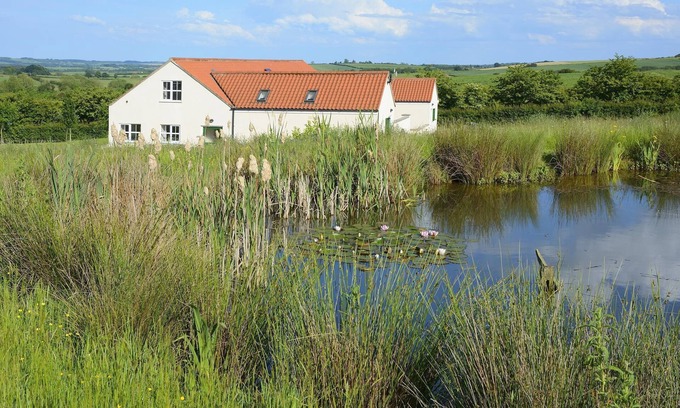 Horncastle Cottage | Katie's Corner - Spacious stylish holiday cottage, 3 bedrooms & 2 ensuite & pets