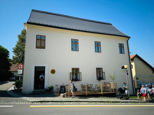 Hukvaldy Hotel | Kavárna a ubytování U námořníka na Faře