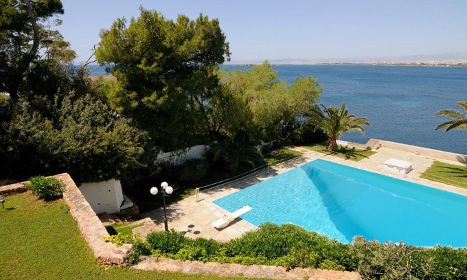 Vouliagmeni Apartment | Kavouri Flat