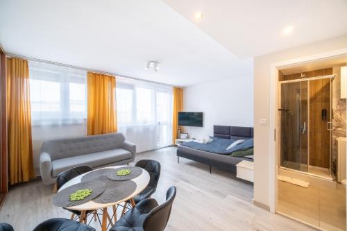 Ostrow Wielkopolski Apartment | Kawalerka Słoneczna w Centrum