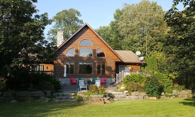 Coboconk Cottage | Kawartha Lakes Log Home Coboconk - perfect family spot, lawn, beach, and deck