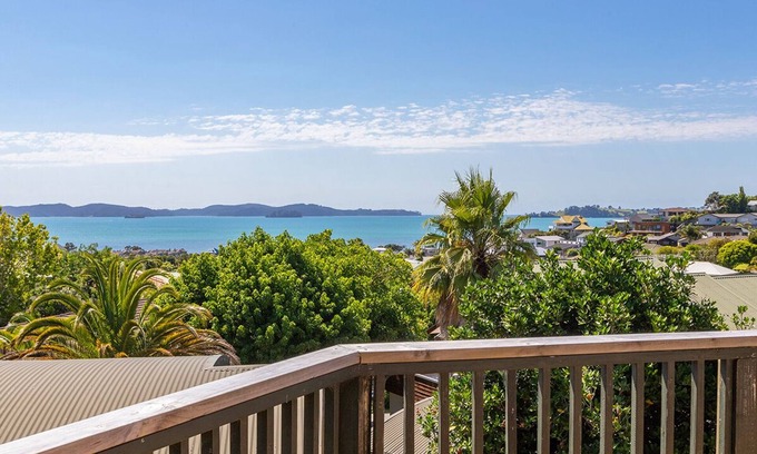 Snells Beach Cottage | Kawau Vista - Snells Beach Holiday Home