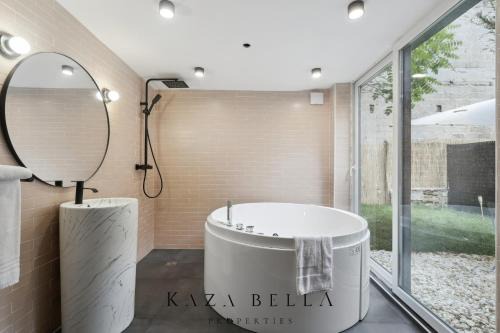 Maisons-Alfort Apartment | KAZA BELLA - Maisons Alfort 6 Luxurious little house with private garden and Jacuzzi