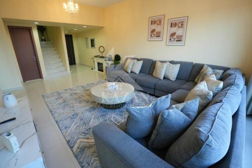 Al Kubus Apartment | Kazan Homes - Huge Leisure Retreat - 2BR Duplex apartment - Outdoor Sitting & Full Ocean View - Fujairah