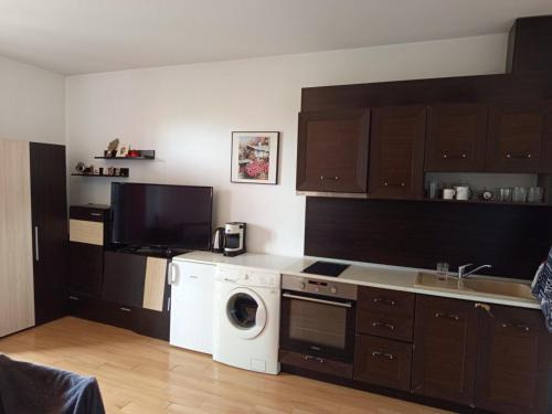 Kazanlak Apartment | Kazanlak CENTRAL Studio Apartment Guesthouse Flat, Glorious Views & Free Parking! Self Check-in, Super place !