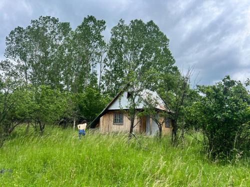 Kazanlak House | Kazanlak Villa Cottage House with Mountain Views, No Water, Electric or Indoor WC, Roof Over Your Head Малка Къща Вилна Зона, Без Ток, Вода с Външна Тоалетна Прекрасни Гледки и Покрив над Главата