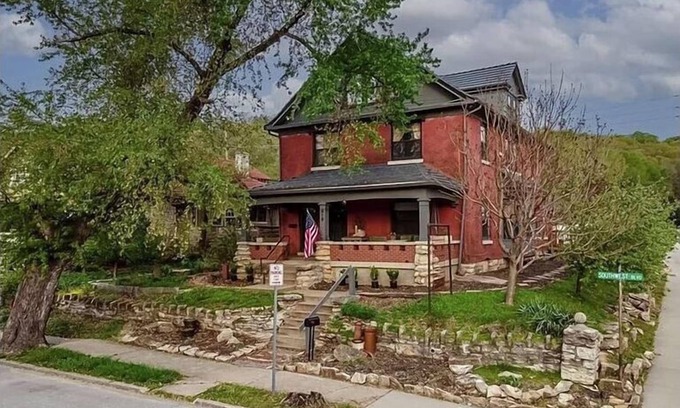 Rosedale House | KC Blvd Heights: Spacious 7BR Home, Central Locale