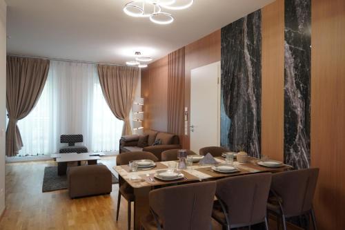 Reudnitz-Thonberg Apartment | KEDA Royale Suite City Center Charm
