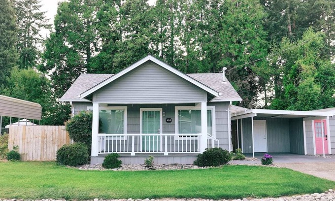 Keizer House | Keizer Rapids Estate 🌊 (Near In-N-Out)