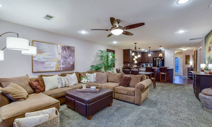 Lake Delton Condo | Kelly's Lakefront Escape - Huge Balcony