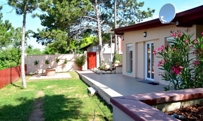 Balatonkenese Apartment | Kenese Panoráma Apartman