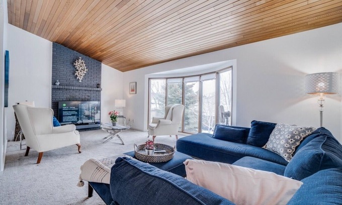 Southwest Edmonton House | Kenny - Large Home near Park & River Valley