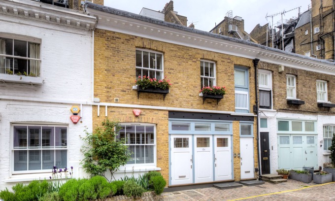 South Kensington House | Kensington: Gorgeous Mews House (8 - 12 guests)