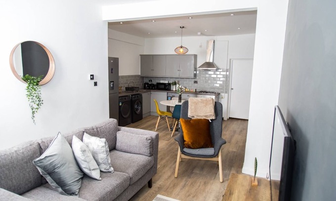 Nottingham House | KENSINGTON HOUSE: A Contemporary House/Perfect for groups/Close to City Centre