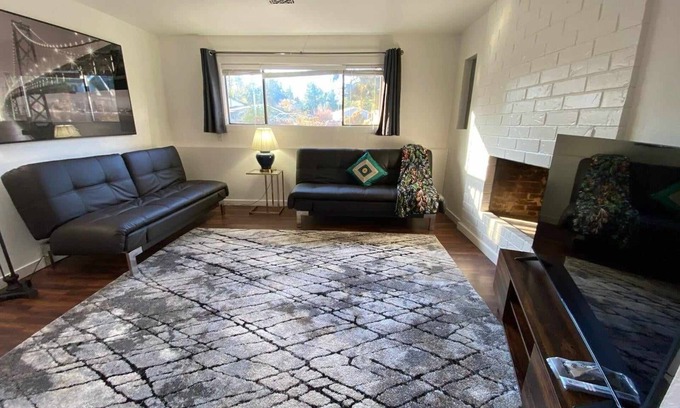 Covington House | Kent - Entire Lower Floor - No Pets, Severe Allergies!