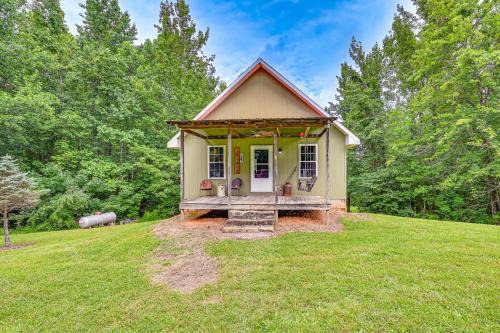 Hadley Apartment | Kentucky Cabin Retreat with Covered Porch and Views