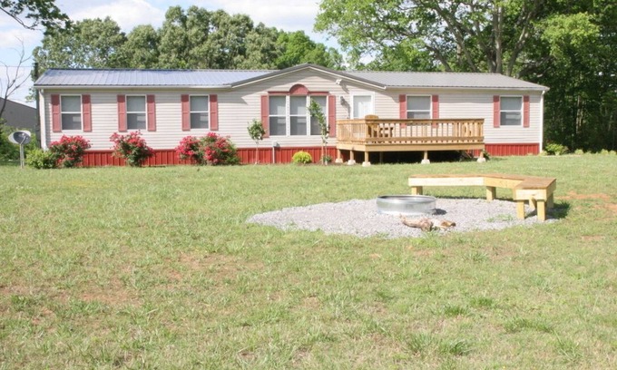 Almo House | Kentucky Lake Get-Away - The Guest House at Sugar Magnolia Farms