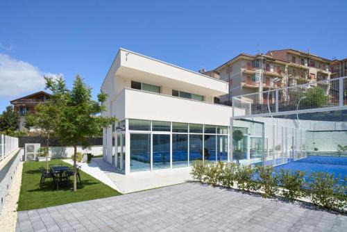 Bronte Hotel | Kepos Bronte