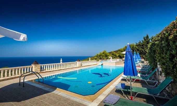 Kerion House | Keri Me Away - Argo's Pure Poolside Bliss