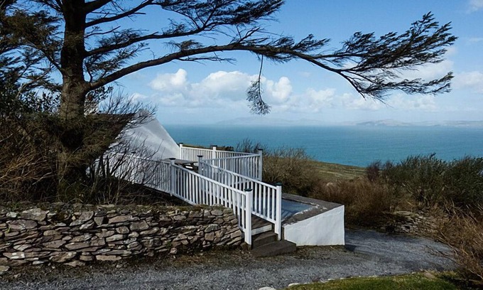Kells House | Kerry CoastTraditional Cottage in Kells at Dingle Bay in County Kerry, Ireland.