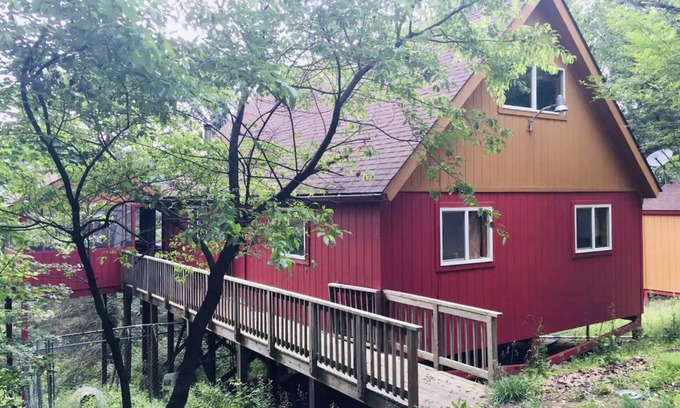 Bergton Ski Chalet | Ketchup and Mustard Mountain Chalet