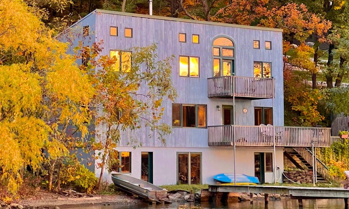 Hammondsport Cottage | Keuka Cottage ✧ Handcrafted Beauty on Lake's Shore — sunsets, fire pit, kayaks!