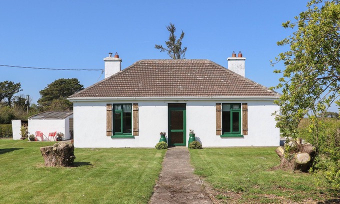 Ballymacoda Cottage | KEVIN'S COTTAGE, family friendly in Ballymacoda, County Cork