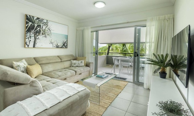 Kewarra Beach Apartment | Kewarra Beach Coastal Retreat 2BR Apt - Pool/BBQ