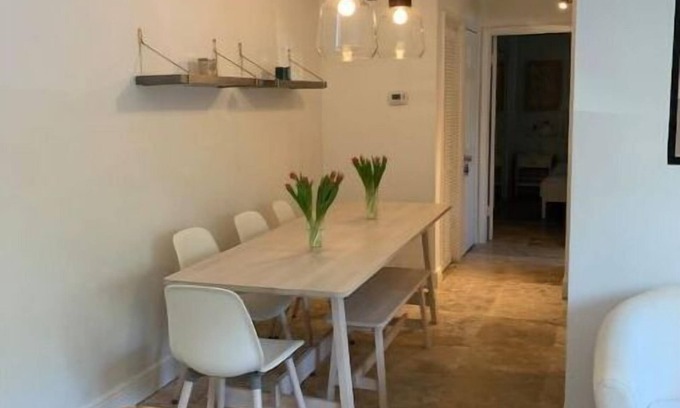 Key Biscayne Apartment | Key Biscayne 1 bedroom walk to Beach & town