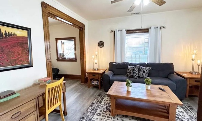 Topeka Apartment | Kg Bd Full Condo steps to hospitals & Capitol 1-70