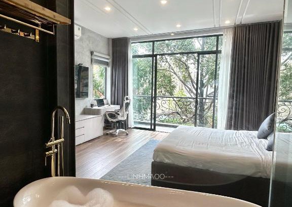 Ba Queo House | Khánh Nguyễn Luxury Apartment, balcony street view, large bathtub