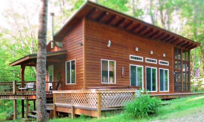 Nelsonville Cabin | Kick Back Cabin - The Original - Hot Tub and Walking Trails