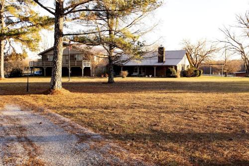 Belden House | Kid and Pet-Friendly Lake Glamping in Tupelo, Mississippi