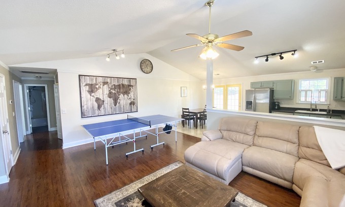 Conestee House | Kid friendly with playset and pingpong! Central and safe location!