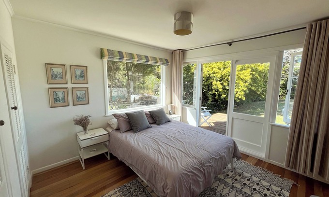 Pakiri House | Kid (& Parent) friendly Kiwi Bach. Large garden, Parkiri Beach minutes away.