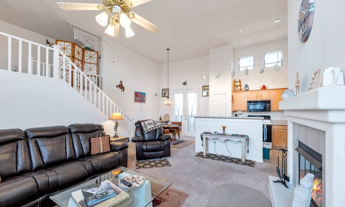Kierland Condo | Kierland Commons Shops & Dining, Hiking, Fitness room, Gated, Heated Pool & Spa + FREE GOLF & MORE!