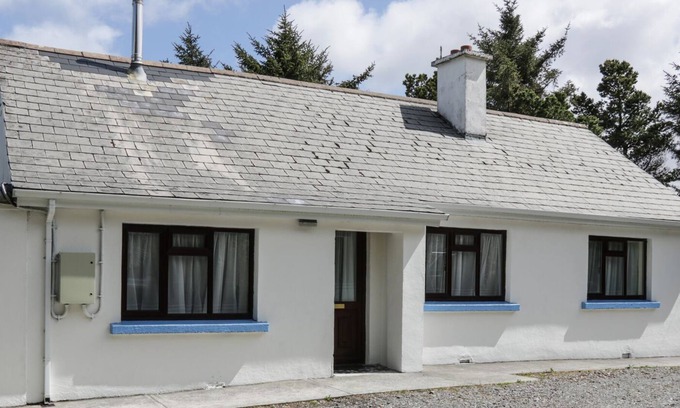 Tully Cottage | KILLARY BAY VIEW HOUSE, family friendly in Tully, County Galway