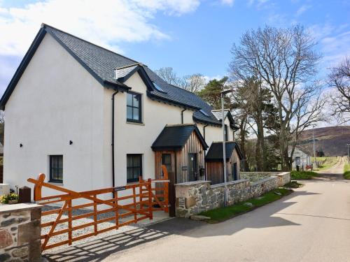 Tomintoul House | Kilmuir Cottage